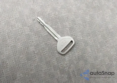 2004 Toyota Corolla Ce из США, поврежденный, VIN 1NXBR32E44Z319940